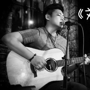 老婆的健身房练瑜伽
