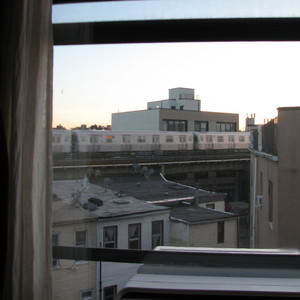 老婆的健身房练瑜伽
